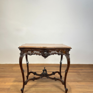 Mesa estilo Luiz XV