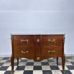 Cômoda estilo inglêsa